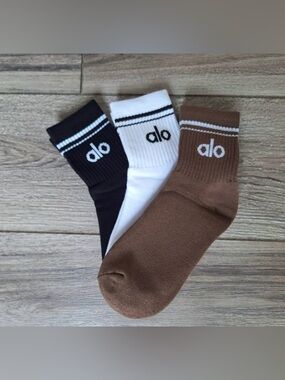 Alo Throwback socks 3 pairs brand new